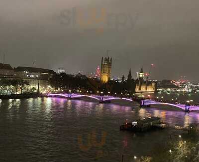 Big Ben View Lounge At Park Plaza Riverbank