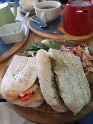 Beehive Jazz & Art Cafe