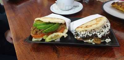 Mama Longa’s Cafe & Deli