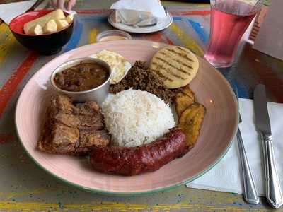 Mama Longa’s Cafe & Deli