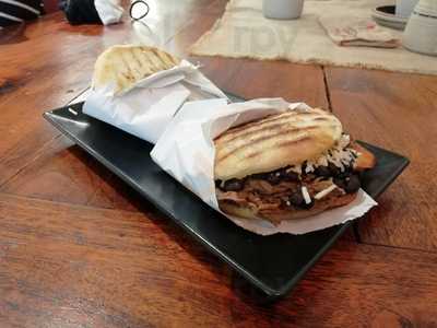 Mama Longa’s Cafe & Deli