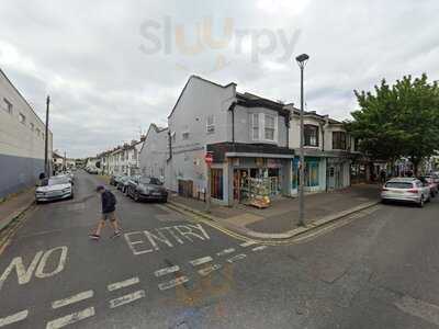 Mama Longa’s Cafe & Deli