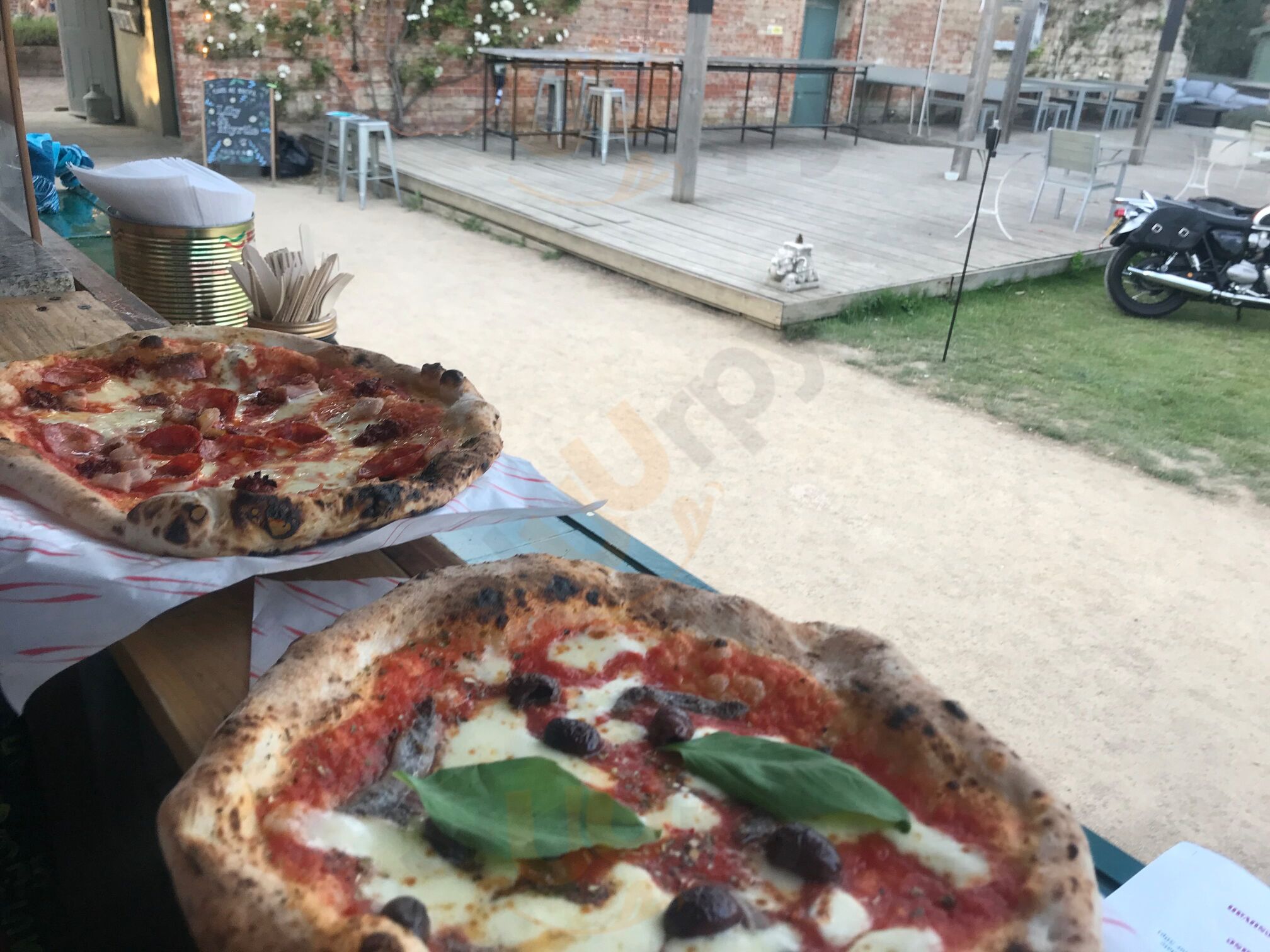 O Vesu Van Neapolitan Pizza