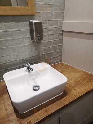 Golden Fleece Hereford