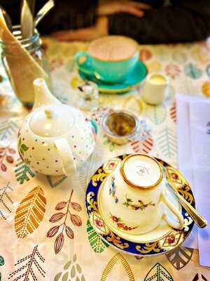 E & R Tearoom