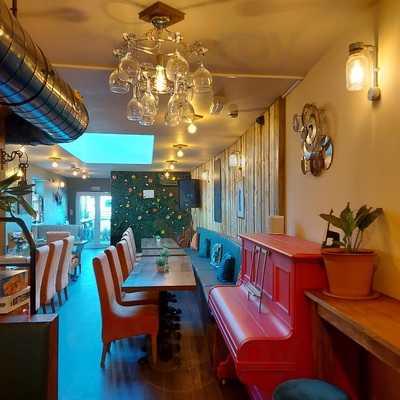 Quinn's Food And Bar