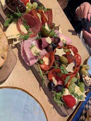 Cappuvino Bar And Restaurant