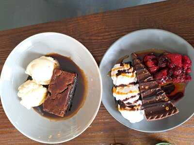 The Green Apple Cafe & Bistro