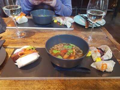 Nomad Bar & Restaurant