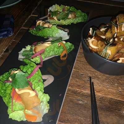 Nomad Bar & Restaurant