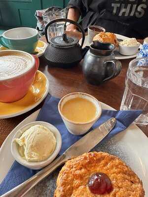 Parlormade Cafe And Scone House