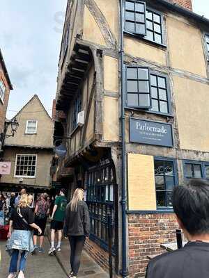 Parlormade Cafe And Scone House