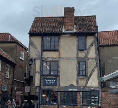 Parlormade Cafe And Scone House