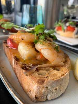 El Futuro Wine & Tapas Bar