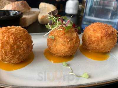 El Futuro Wine & Tapas Bar