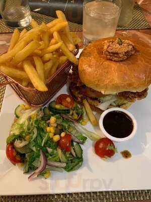 Reece's Bar And Restaurant