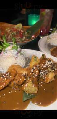 Rozu Restaurant & Cocktail Lounge