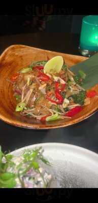 Rozu Restaurant & Cocktail Lounge