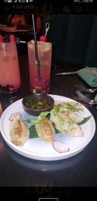 Rozu Restaurant & Cocktail Lounge