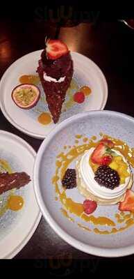 Rozu Restaurant & Cocktail Lounge