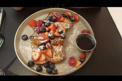 Marlo's Kitchen & Lounge