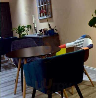 Rozzzy's Fusion Cafe And Diner