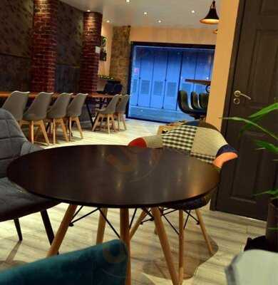 Rozzzy's Fusion Cafe And Diner