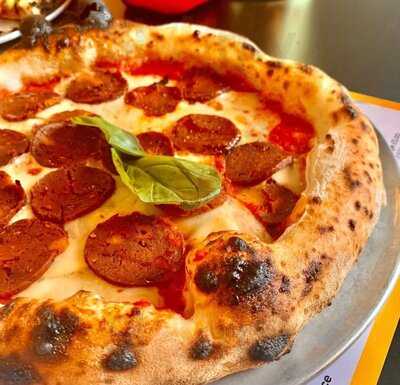 Young Vegans Pizza Shop