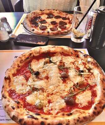 Young Vegans Pizza Shop