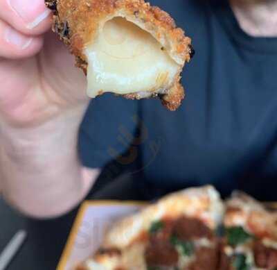 Young Vegans Pizza Shop