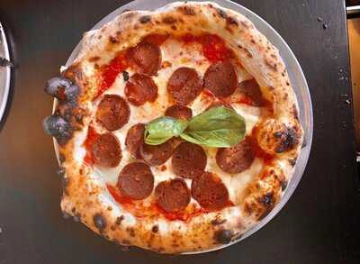 Young Vegans Pizza Shop