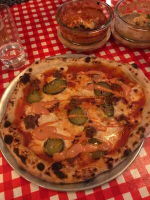 Young Vegans Pizza Shop