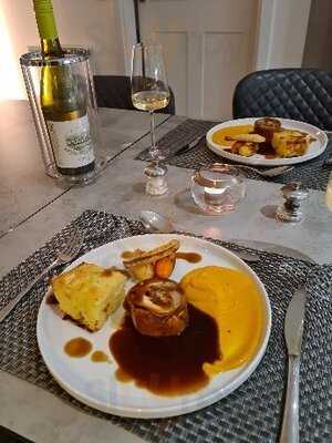 Restaurant At Strathaven Hotel