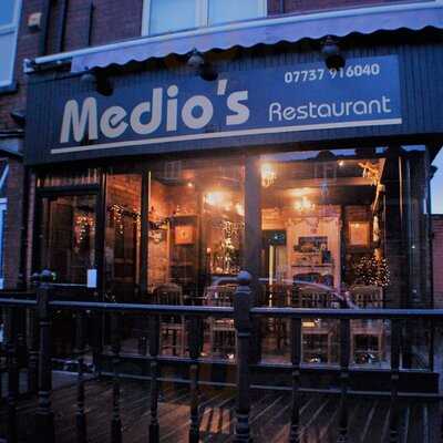 Medio's Restaurant