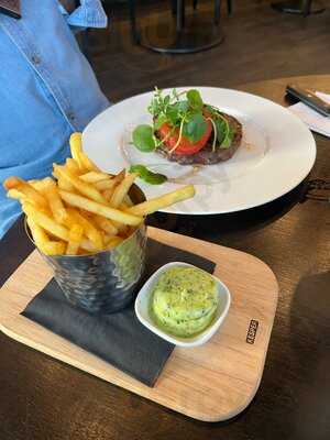 300 Degrees Restaurant & Bar