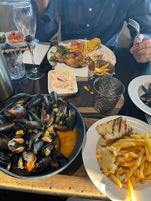 300 Degrees Restaurant & Bar