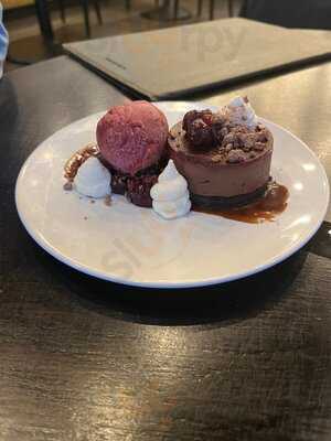 300 Degrees Restaurant & Bar