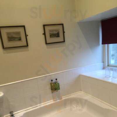 Corinium Hotel & Restaurant