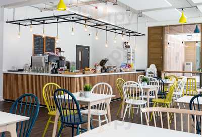 Cafe At The Hub