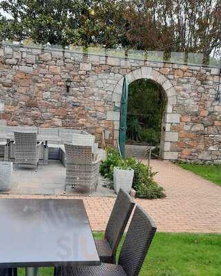 Aha Cafe Lounge & Restaurant