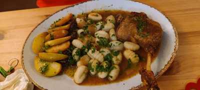 Foodie Bistro & Cafe