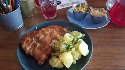 Foodie Bistro & Cafe