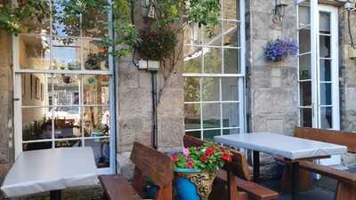 Circus Cafe & Bistro