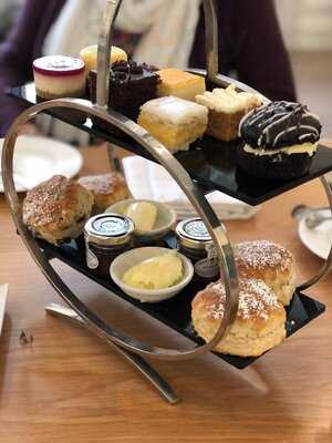 The Montfort At Stanbridge Earls