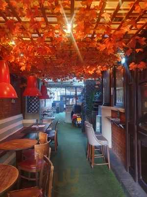 The Grey Horse - Whisky Bar & Smokehouse