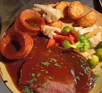 The Corner Eatery And Bar Store