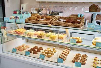 Bisous Bisous - Chorlton