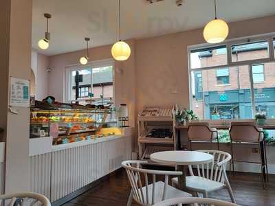 Bisous Bisous - Chorlton