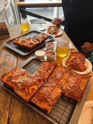 Detroit Pizza - Photo 7