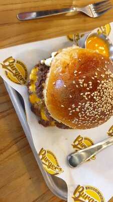 Chuck And Blade Burgers